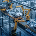 Cadena de montaje con brazos robóticos