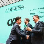 David Viñas, Director General de CYP Core, recibiendo el reconocimiento en Future: Fast Forward